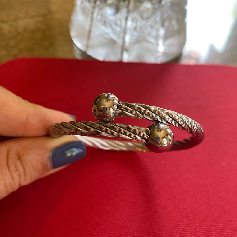 New cable bracelet